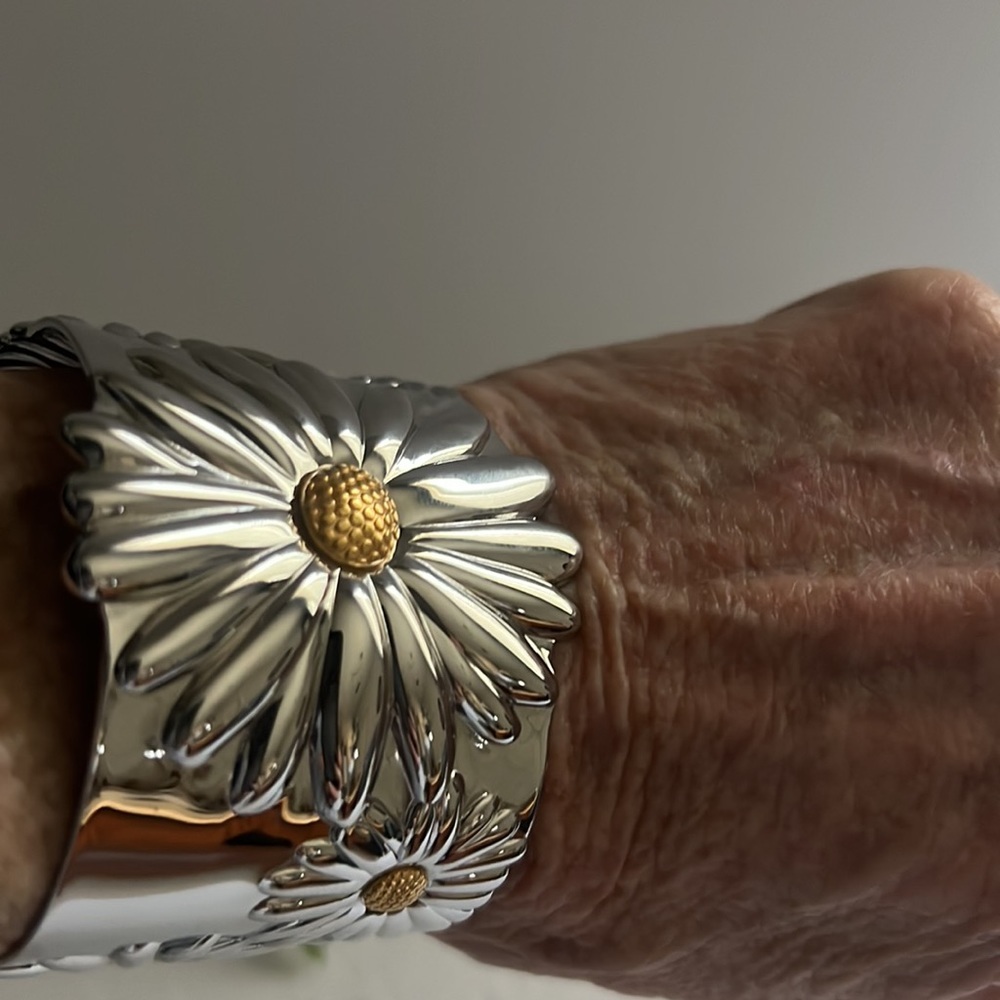 Stainless steel cuff bracelet. - Picture 3 of 3